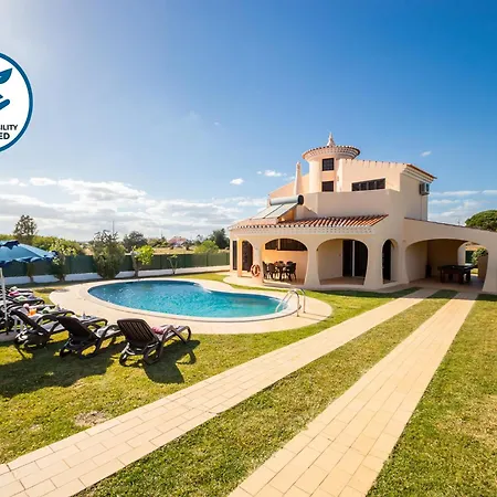 With Heatable Pool