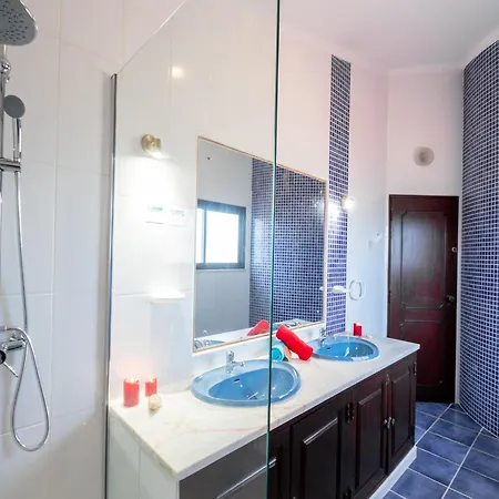 Villa Ushuaia With 3 Bedrooms *